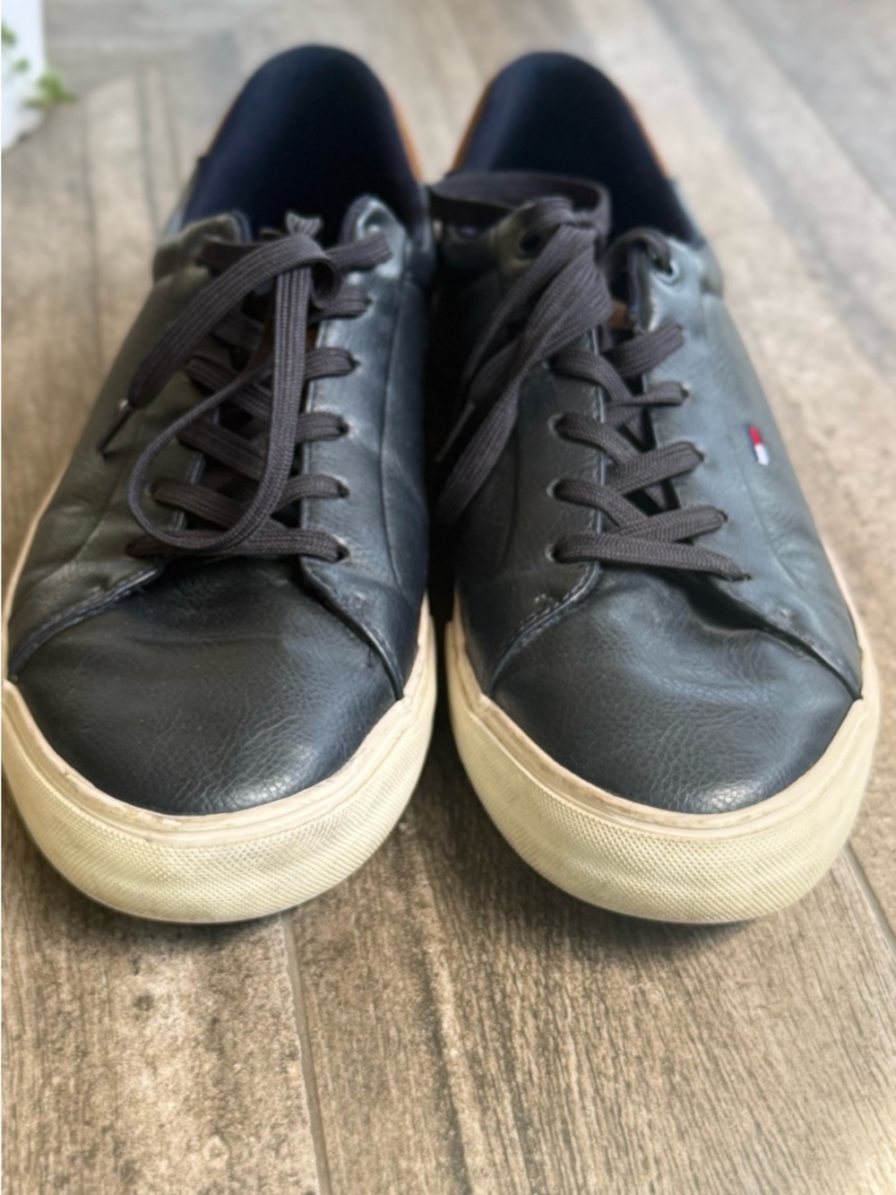 Tommy Hilfiger Navy Leather Low-Top Sneakers with Brown Heel Accent - Picture 4 of 6